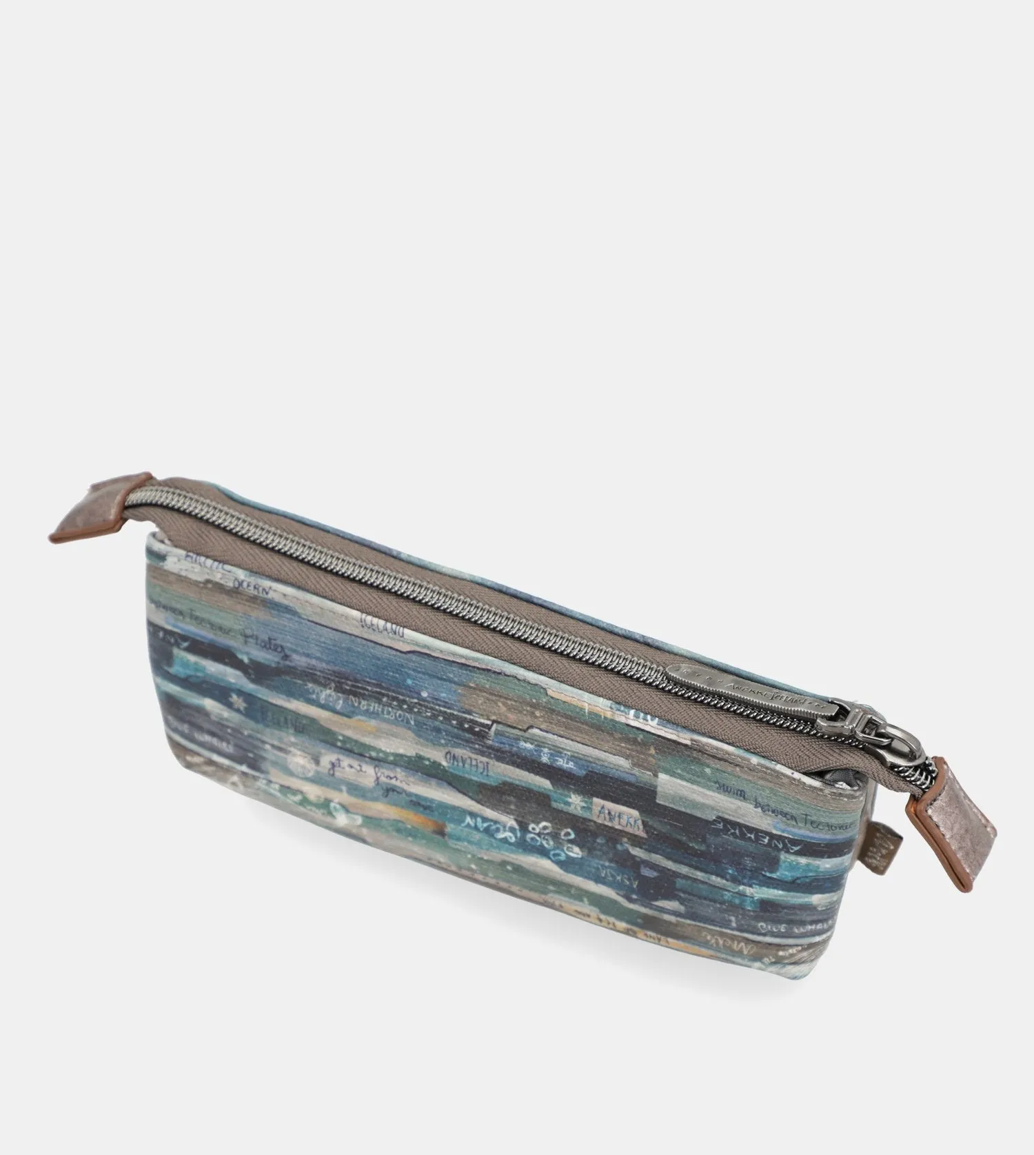 Iceland pencil case with a zip closure